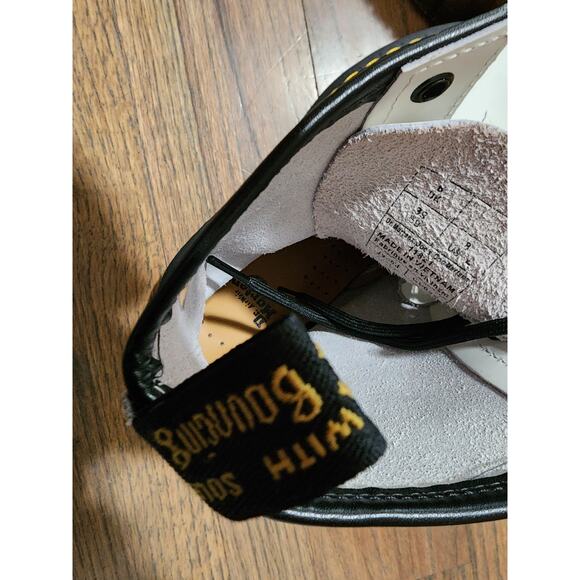 Dr. Martens 1460 boots in white - Picture 5 of 6